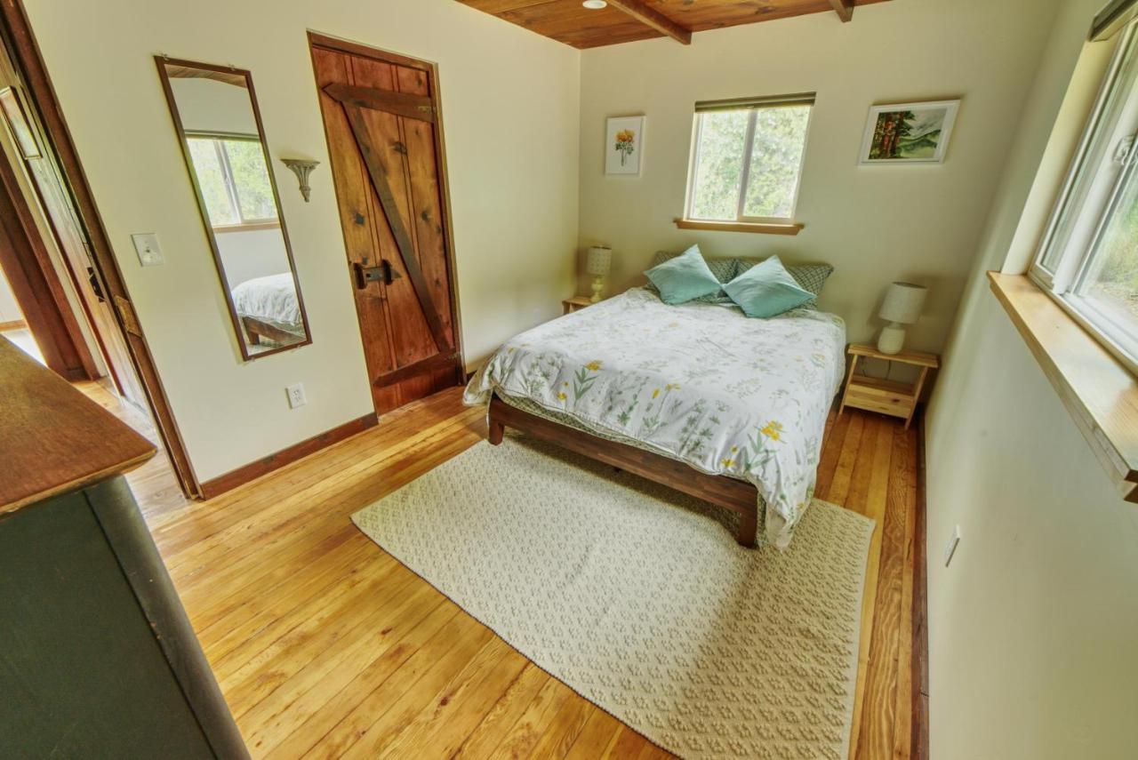 Rivers Breeze Relaxing Riverside Cabin With Private Suite Kayaks Healdsburg Exterior foto